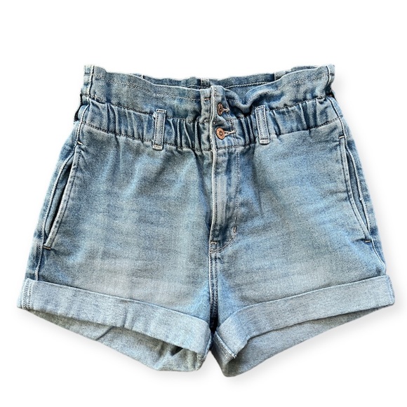 Hollister Pants - Hollister Ultra High-Rise Mom Shorts 3” size 26/3